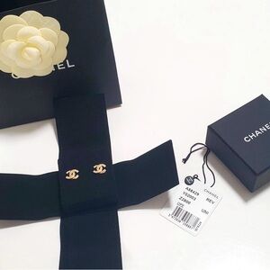Chanel studs earrings